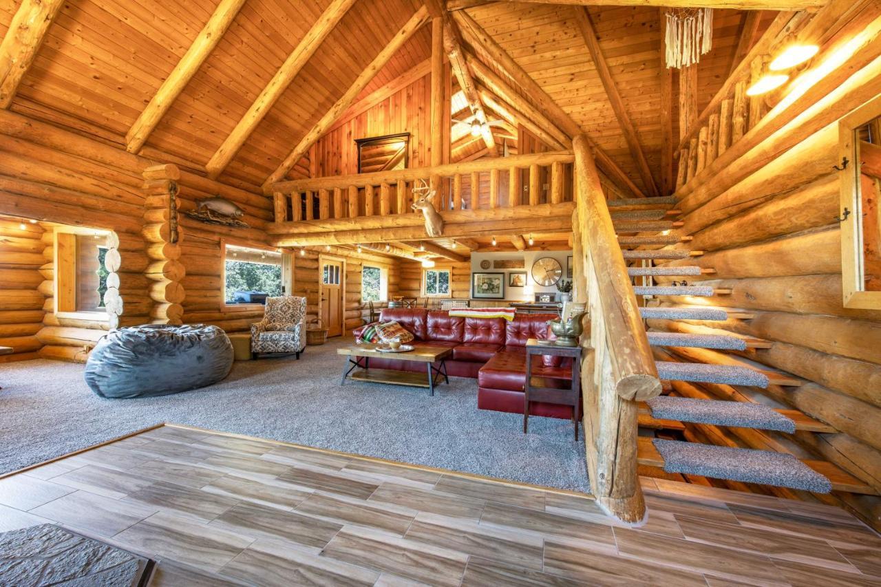 Rowland Log Cabin Home Lyle Kültér fotó