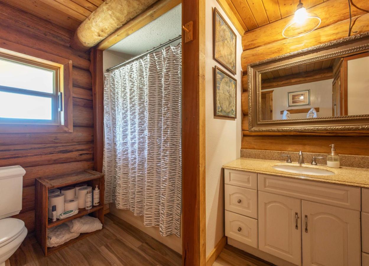 Rowland Log Cabin Home Lyle Kültér fotó